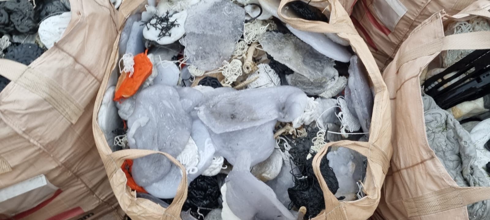 Technic plastics lumps